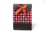 Stabile Geschenktasche aus Pappe mit Klettverschluss Pink-Schwarz 